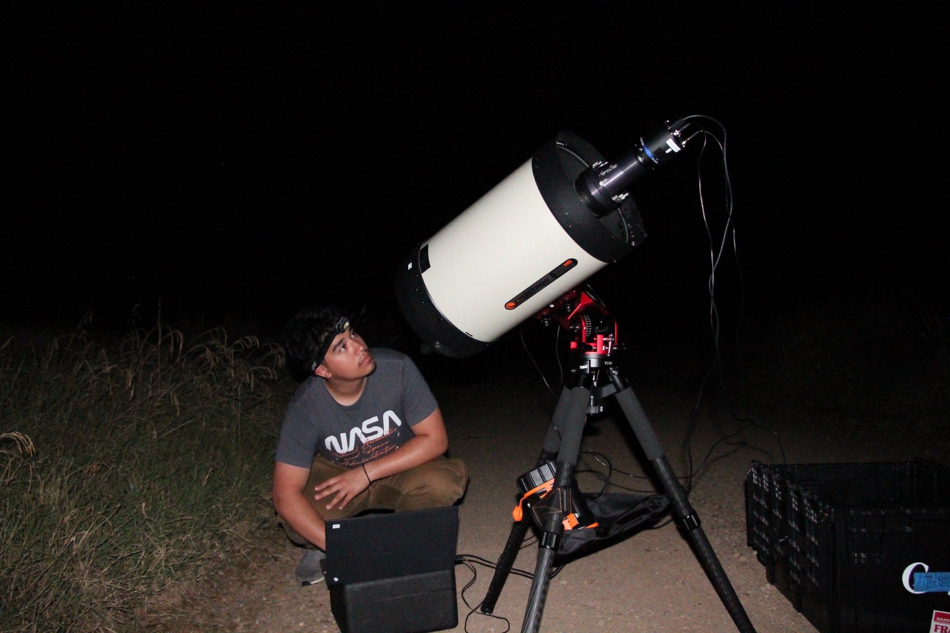 Diego with a telescope during an occultation observation